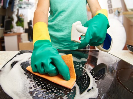 Step-by-step carpet cleaning service in Hirecarpet showing preparation and treatment